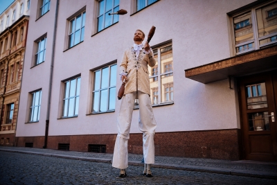Žonglér Švanda – žonglérská show na vlastní kůži