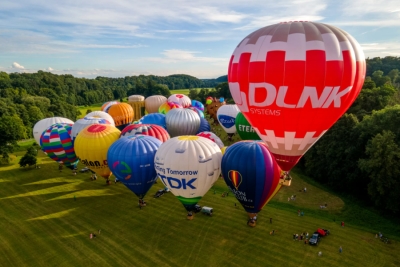 Společný start balónů